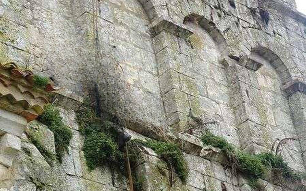 Professionnel du nettoyage vapeur de terrasse en pierre avec technique économique et respectueuse de l'environnement Le Havre 76600 en Normandie