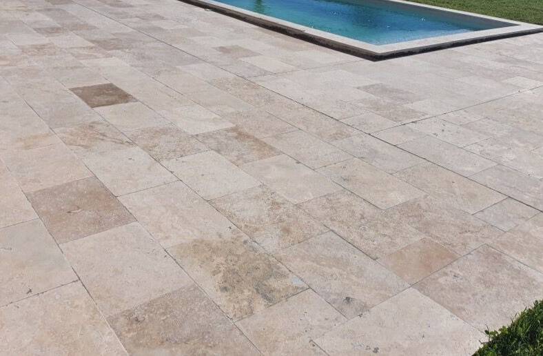 Société spécialisée en nettoyage de terrasse en travertin sur Yvetot 76