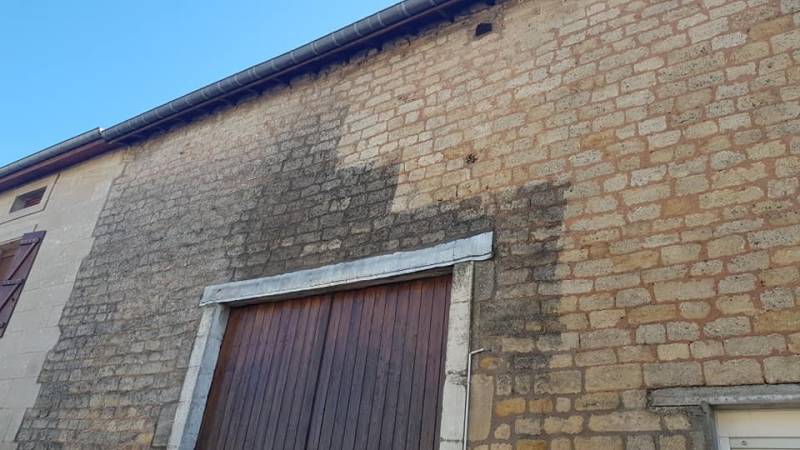 Entreprise pour le nettoyage des façades de maison au Havre : ravalement projeté, crépi, bardage, pierre, brique... afin d'éliminer les salissures