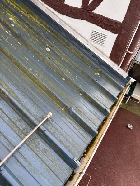 Professionnel pour nettoyage de toiture avant l'hiver aux alentours du Havre afin de protéger votre habitat