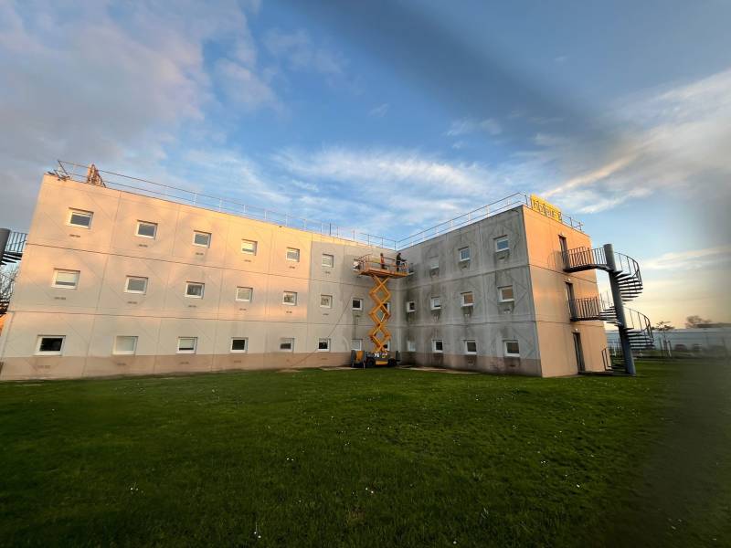 Service de nettoyage prestige à la vapeur, des façades de bâtiments professionnels : Entretenir les façades d'un local professionnel ou public afin de préserver son esthétique et sa longévité